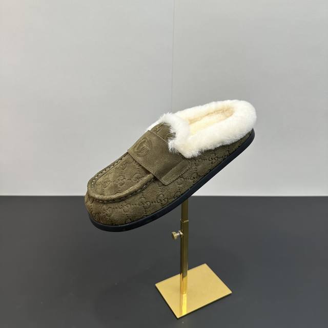 2025 Gucci Merino Wool Slip-on Sandals, a reinterpretation of Gucci's equestrian 2025 Gucci Merino Wool Slip-on Sandals, a reinterpretation of Gucci's equestrian