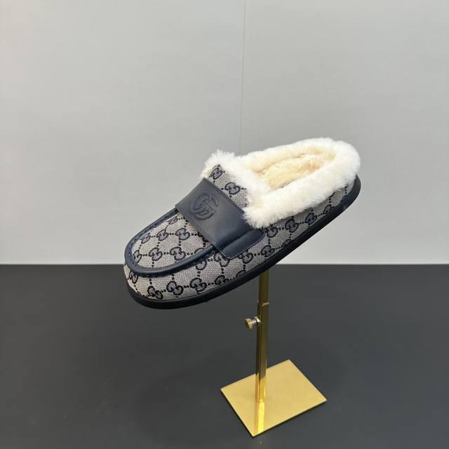 2025 Gucci Merino Wool Slip-on Sandals, a reinterpretation of Gucci's equestrian 2025 Gucci Merino Wool Slip-on Sandals, a reinterpretation of Gucci's equestrian