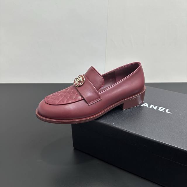 2025 Spring New Chanel Loafers with Diamond Embroidery and Letter Buckle. Suitab