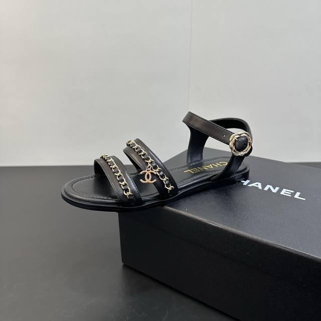 Chanel 25B Chain Flat High-Heeled Platform Sandals A versatile sandal you'll nev