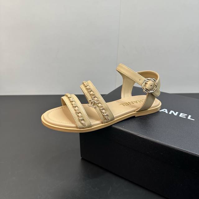 Chanel 25B Chain Flat High-Heeled Platform Sandals A versatile sandal you'll nev