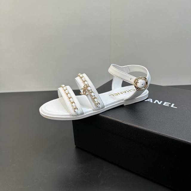 Chanel 25B Chain Flat High-Heeled Platform Sandals A versatile sandal you'll nev