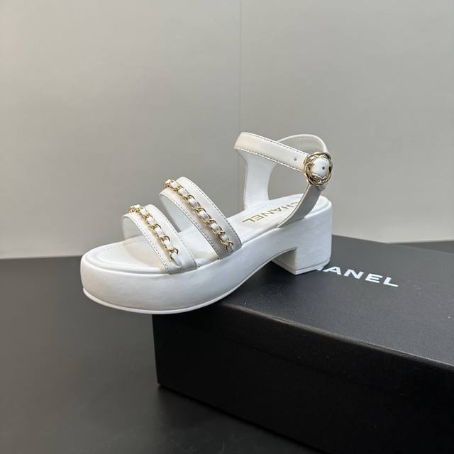 Chanel 25B Chain Flat High-Heeled Platform Sandals A versatile sandal you'll nev