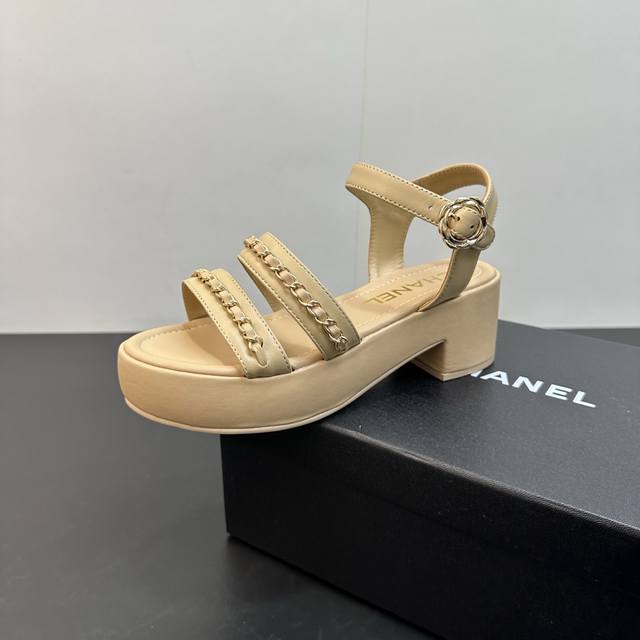 Chanel 25B Chain Flat High-Heeled Platform Sandals A versatile sandal you'll nev