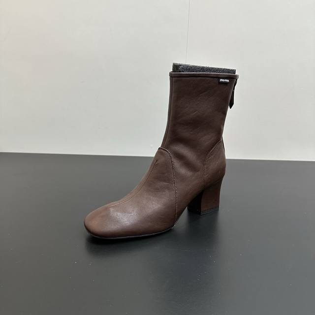 Miumiu F033 25Ss Autumn/Winter Elastic Back Zipper Ankle Boots, the most worthwh