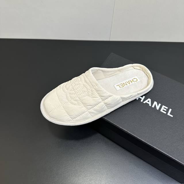 Chanel New Style Indoor Slippers, Closed-Toe Half-Slippers These Chanel slippers