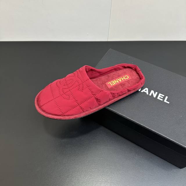 Chanel New Style Indoor Slippers, Closed-Toe Half-Slippers These Chanel slippers