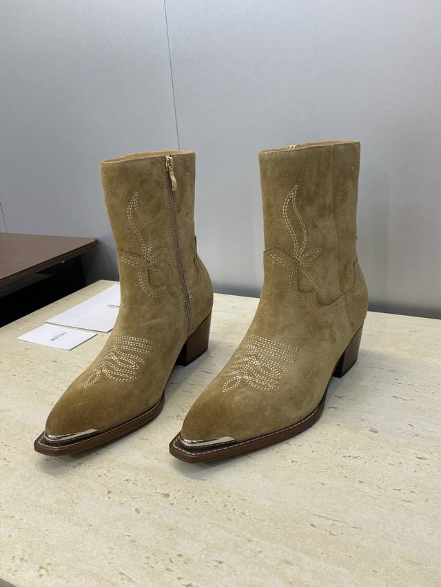 Factory Price P Celine 2025 Autumn/Winter New Punk Style Iron Head Motorcycle Em Factory Price P Celine 2025 Autumn/Winter New Punk Style Iron Head Motorcycle Em