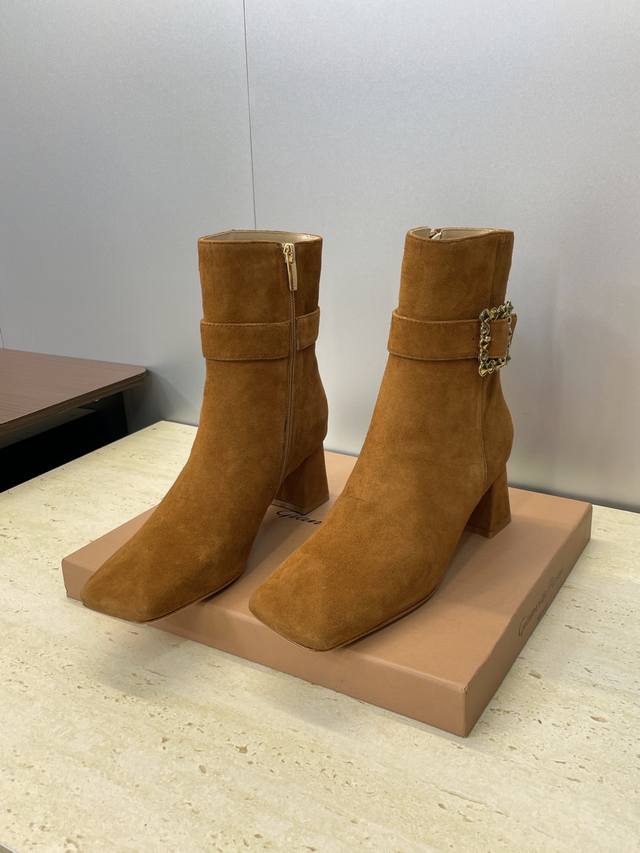 Factory Price P Gianvito Rossi 2025 Autumn/Winter New Arrival and Naked Motorcyc