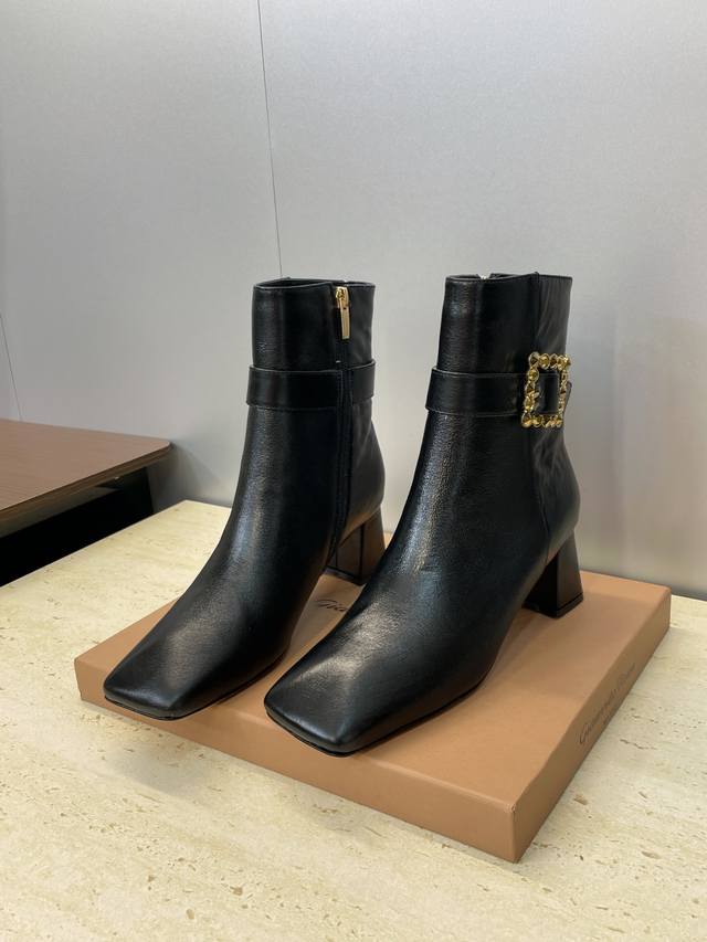 Factory Price P Gianvito Rossi 2025 Autumn/Winter New Arrival and Naked Motorcyc