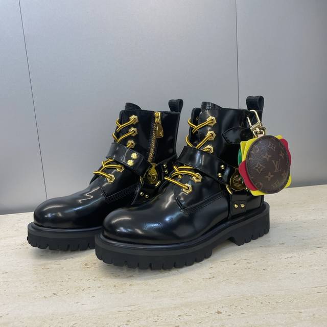 Factory direct price, no bag included. Louis Vuitton x Timberland collaboration