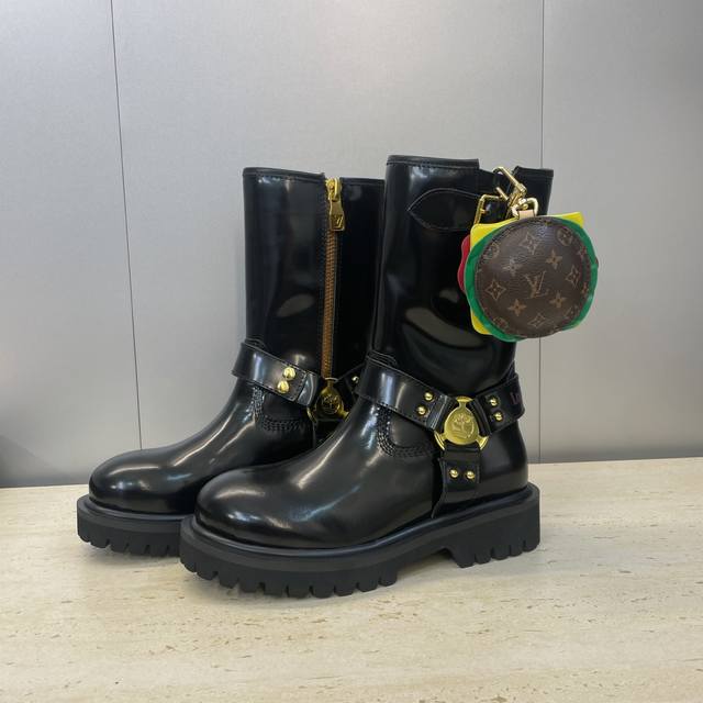 Factory direct price, no bag included. Louis Vuitton x Timberland collaboration