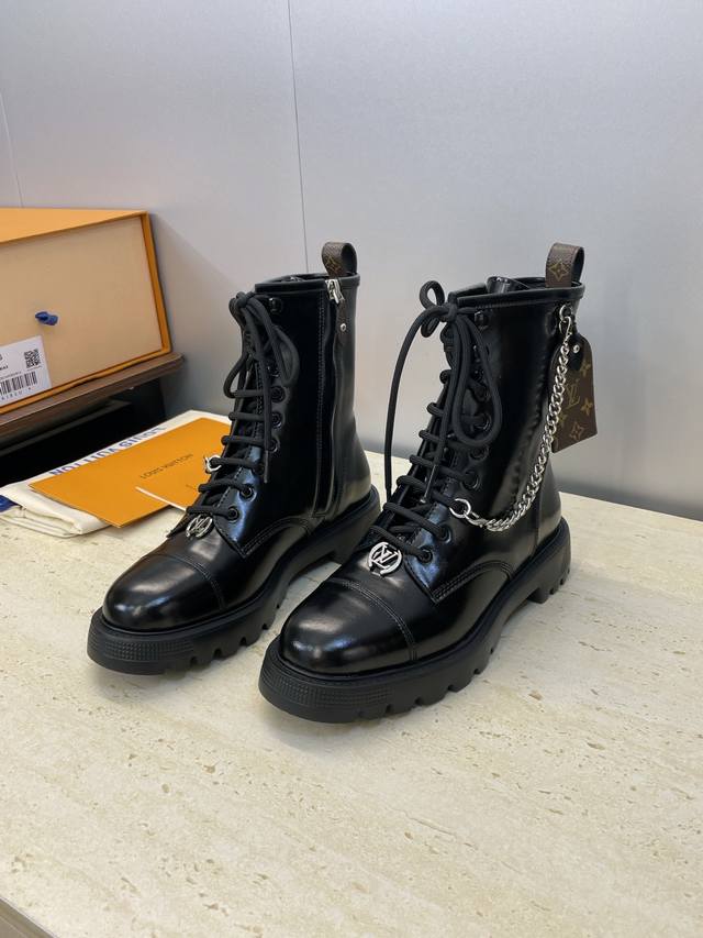 Factory direct price. Dongguan-made Louis Vuitton 2025 Autumn/Winter new punk st