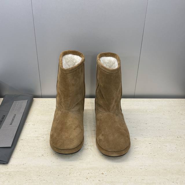 Factory Price P Balenciaga 2025 Autumn/Winter New Style Warm Sheepskin Women's B