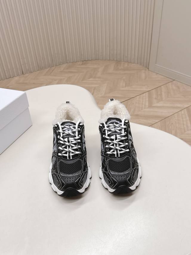 Latest colorway! Selling Dior Chrono casual sneakers, running shoes, and chunky Latest colorway! Selling Dior Chrono casual sneakers, running shoes, and chunky