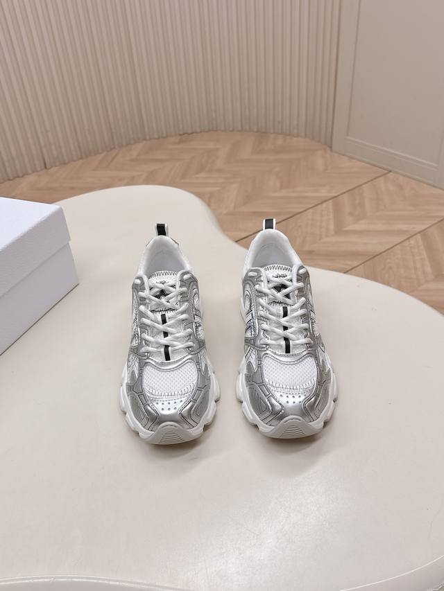 Latest colorway! Selling Dior Chrono casual sneakers, running shoes, and chunky Latest colorway! Selling Dior Chrono casual sneakers, running shoes, and chunky