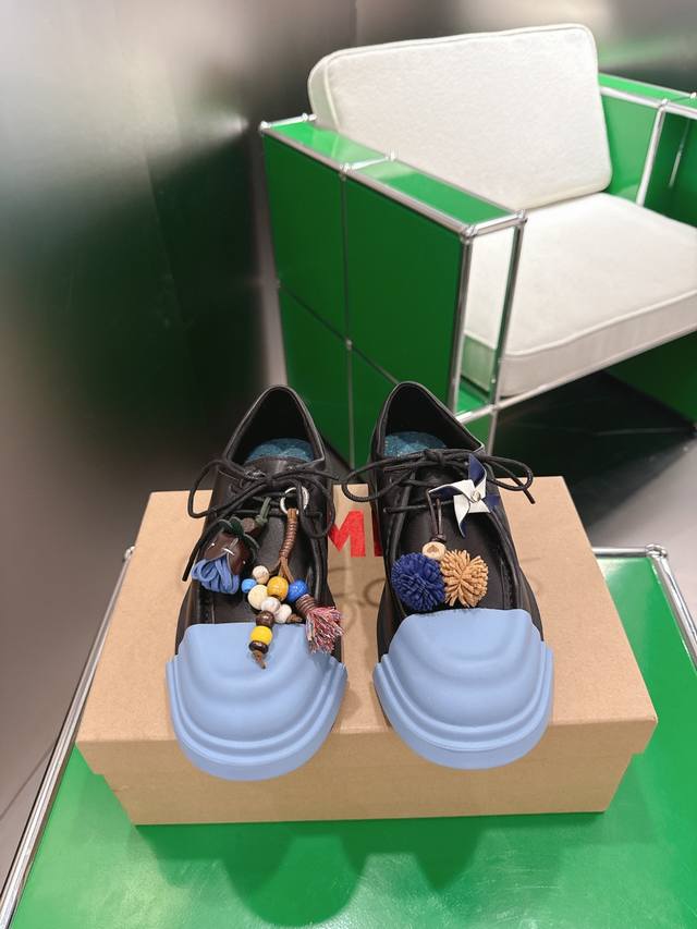 A pair of shoe covers is available for an additional 30 RMB per pair. Camper, a
