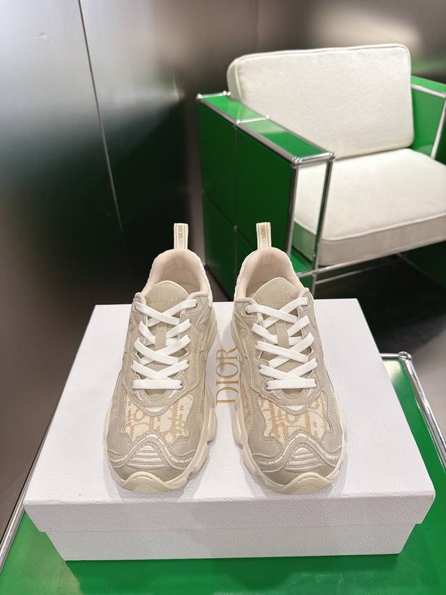 K020 Dior Dior Vibe Sneakers This Dior Vibe sneaker embodies the spirit of Dior K020 Dior Dior Vibe Sneakers This Dior Vibe sneaker embodies the spirit of Dior