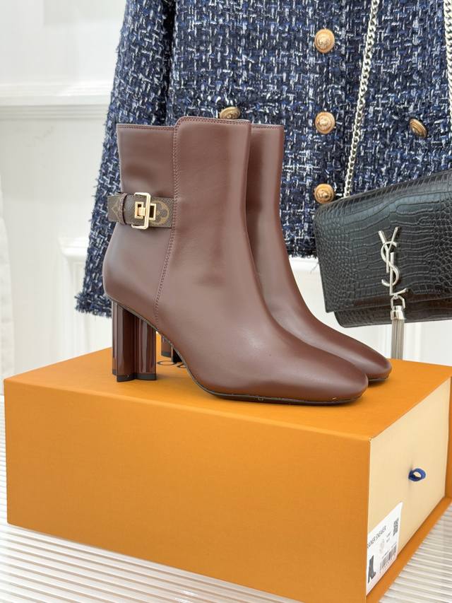 Factory Price Louis Vuitton 25Wf Autumn/Winter New Arrival Monogram Buckle Squar