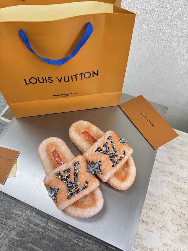 Colored Diamond Logo Hand-stitched Two-tone Lambswool Slippers Imported Lambswoo