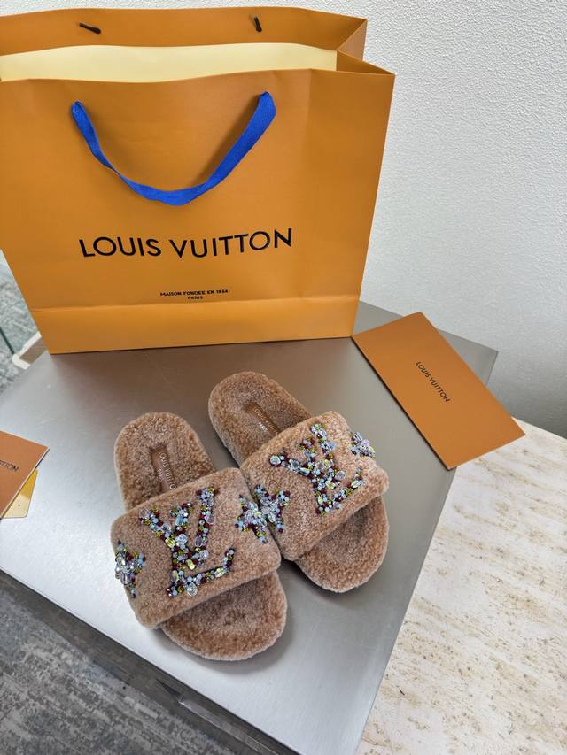 Colored Diamond Logo Hand-stitched Two-tone Lambswool Slippers Imported Lambswoo