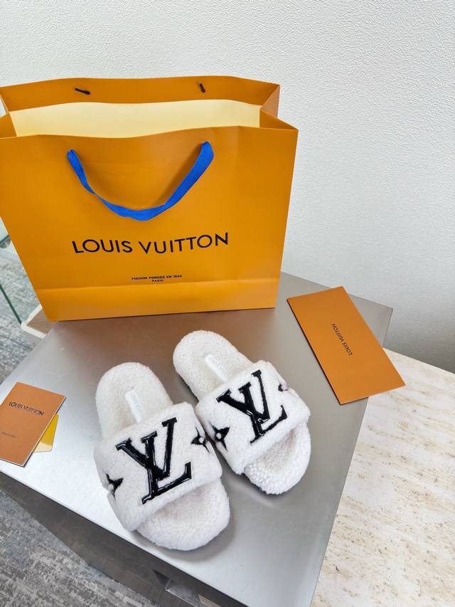 Imported Lambswool Slippers with Epoxy Logo Lv Super High Cost-Performance Packa
