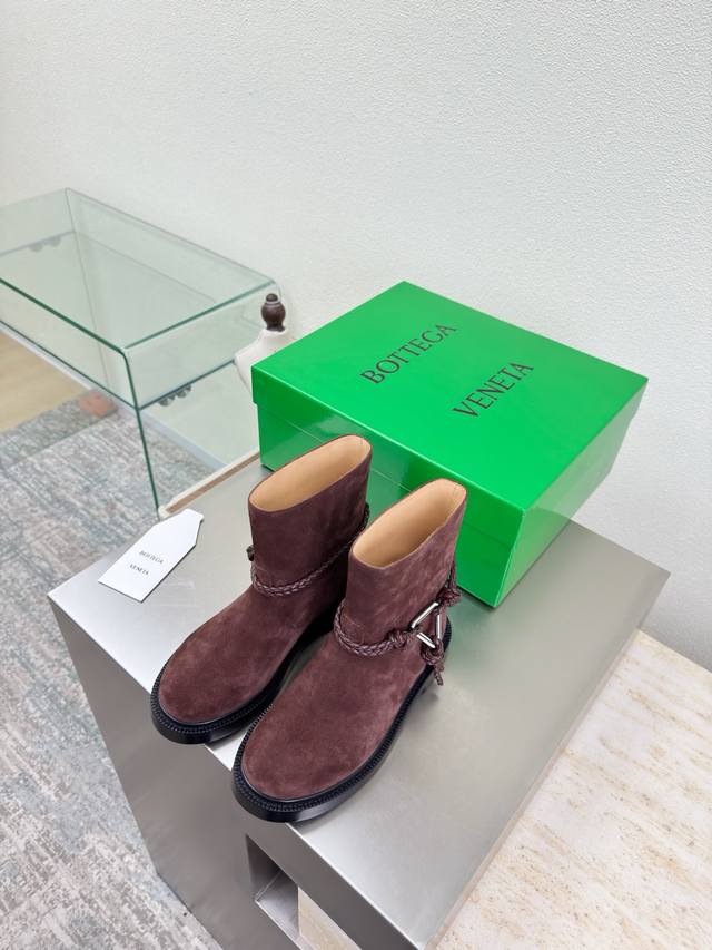 High-gloss calfskin Bv Women's James Knee-High Boots Family Elements Bottega Ven High-gloss calfskin Bv Women's James Knee-High Boots Family Elements Bottega Ven