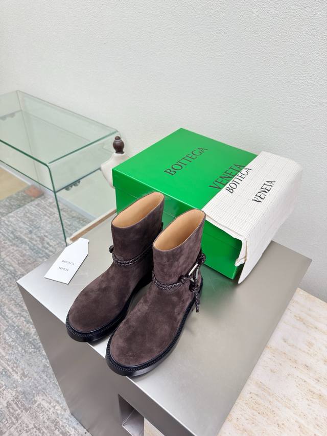 High-gloss calfskin Bv Women's James Knee-High Boots Family Elements Bottega Ven High-gloss calfskin Bv Women's James Knee-High Boots Family Elements Bottega Ven