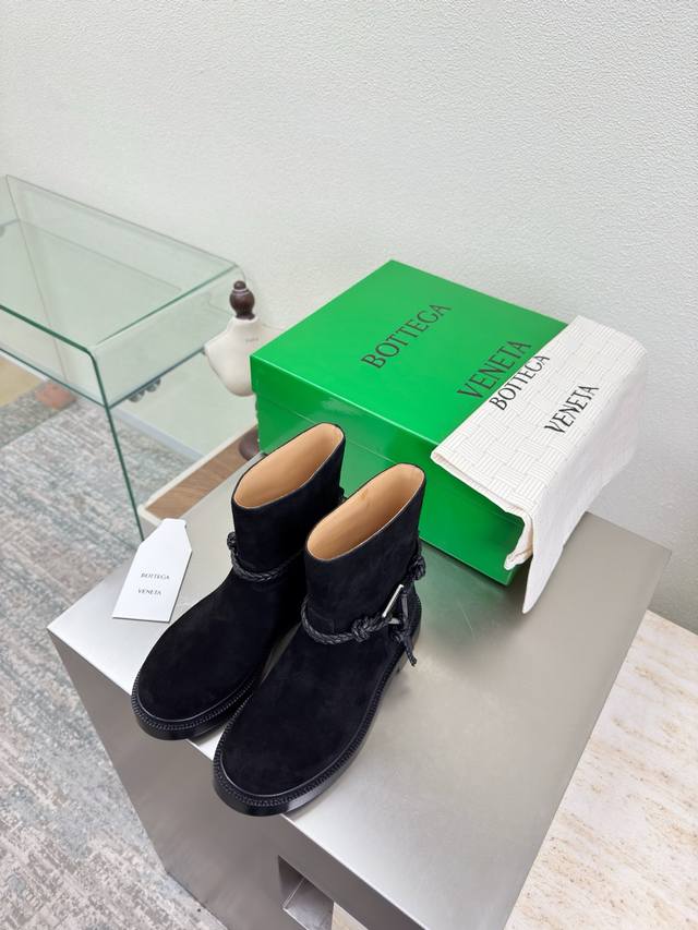 High-gloss calfskin Bv Women's James Knee-High Boots Family Elements Bottega Ven High-gloss calfskin Bv Women's James Knee-High Boots Family Elements Bottega Ven