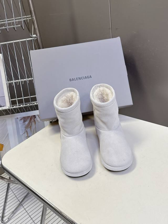 Balenciaga Fall/Winter Latest Ski Collection Snow Boots Many celebrities and inf