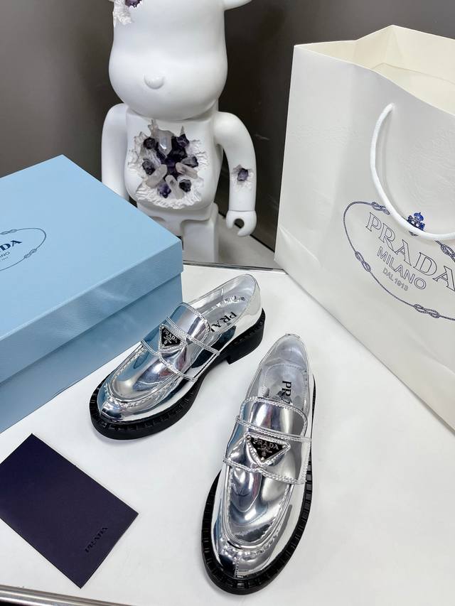 Factory Price P Prada Spring/Summer Gold and Silver Loafers New Arrival Continui