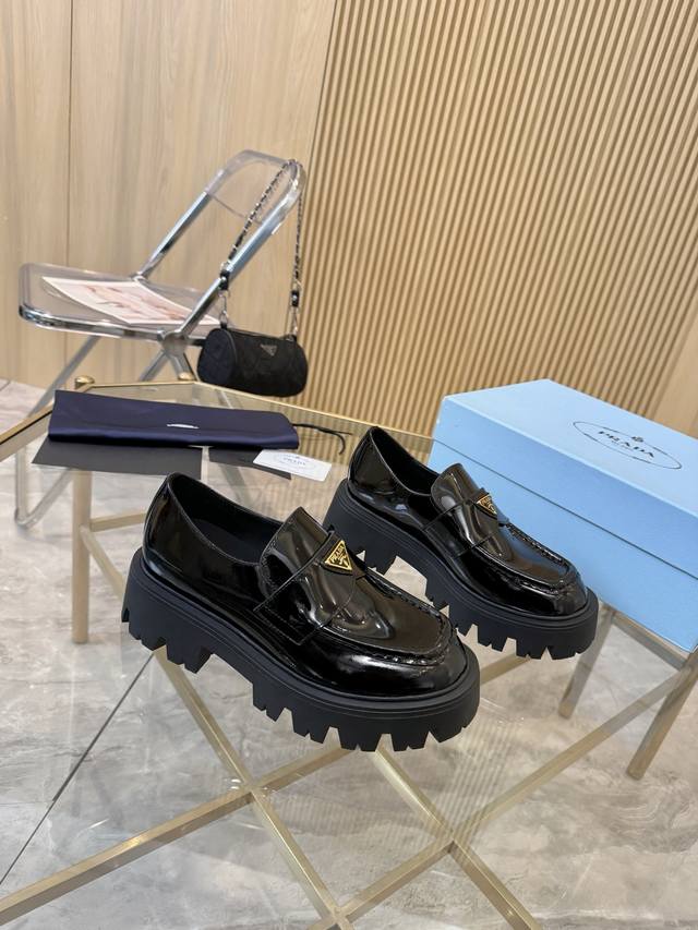 Prada 25Ss New Platform Mary Janes | The must-have shoes for fashionable people