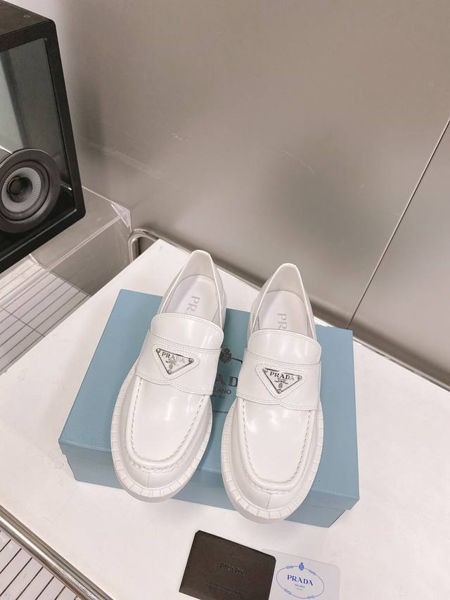 Prada 20Ss Summer New Arrival Glossy Leather Derby Shoes Upper: Glossy split-edg