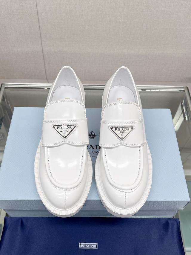 High-quality Prad* celebrity-endorsed triangular buckle loafers. These shoes fea