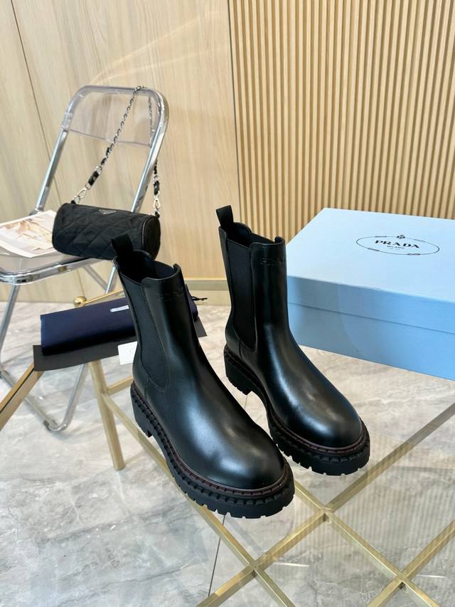 Fashion never compromises! Prada full leather platform riding boots, slip-on com Fashion never compromises! Prada full leather platform riding boots, slip-on com