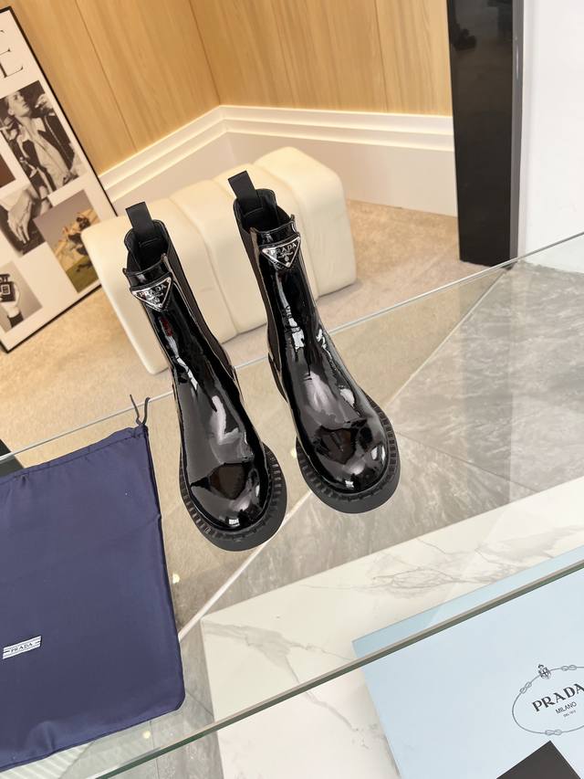 Top-tier Sss releases the Prada ankle boot series, featuring the Prada early aut