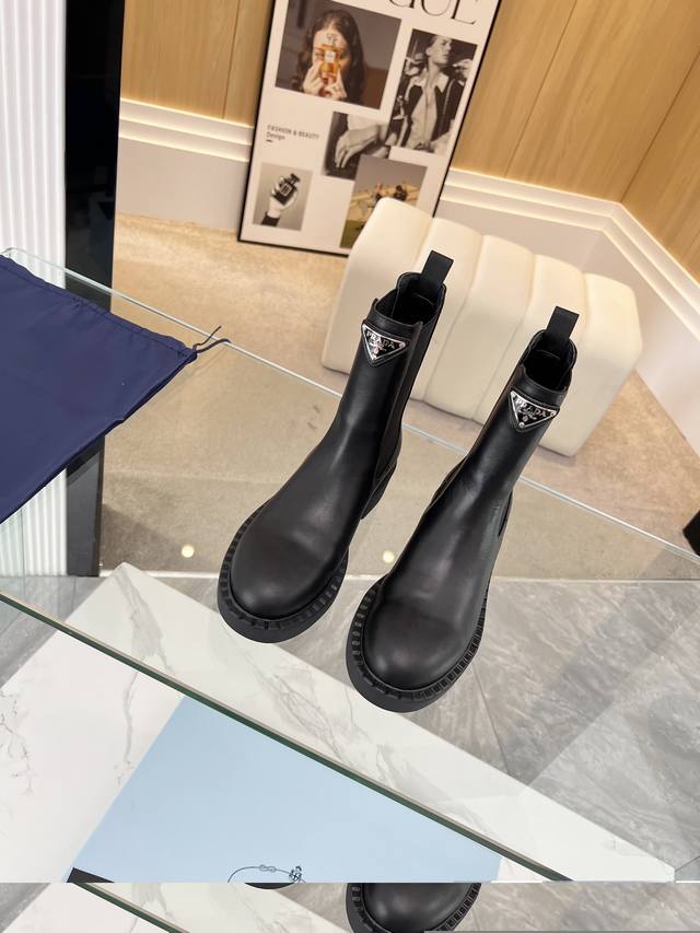 Top-tier Sss releases the Prada ankle boot series, featuring the Prada early aut