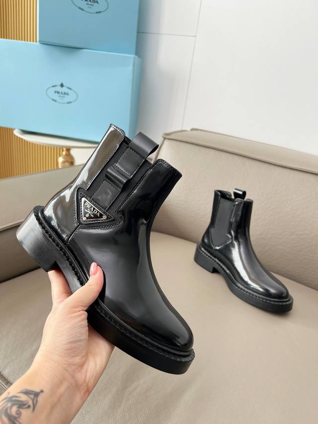 Prada's top-tier motorcycle high boots are here! They look amazing on, are comfo