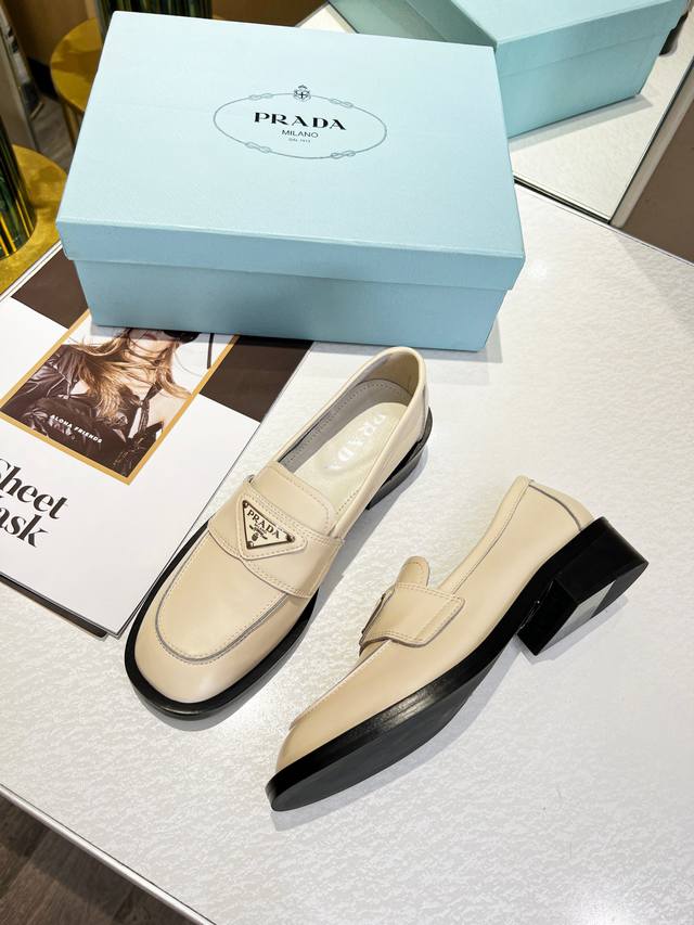 Prada's new split-hem platform casual leather shoes, worn by Liu Wen and many ot