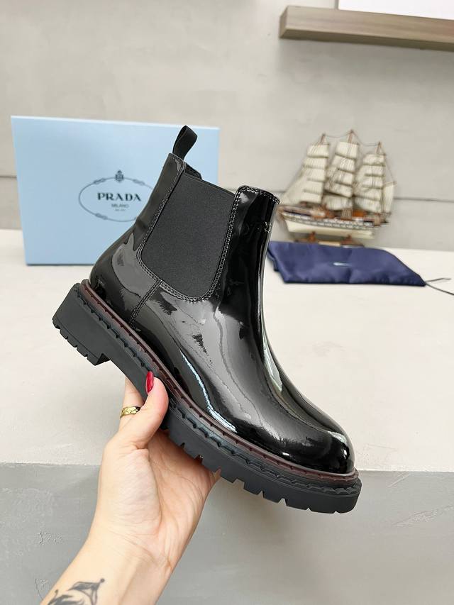 Factory Price: Prada men's and women's shoes, best-selling style in department s