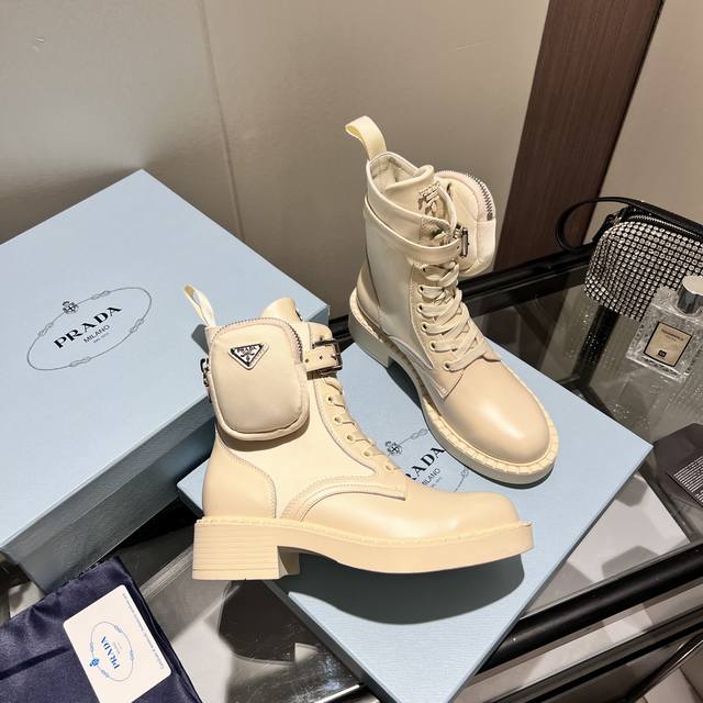 Top-tier Sss releases Prada bag and boot ankle boot series. Prada's Spring/Summe