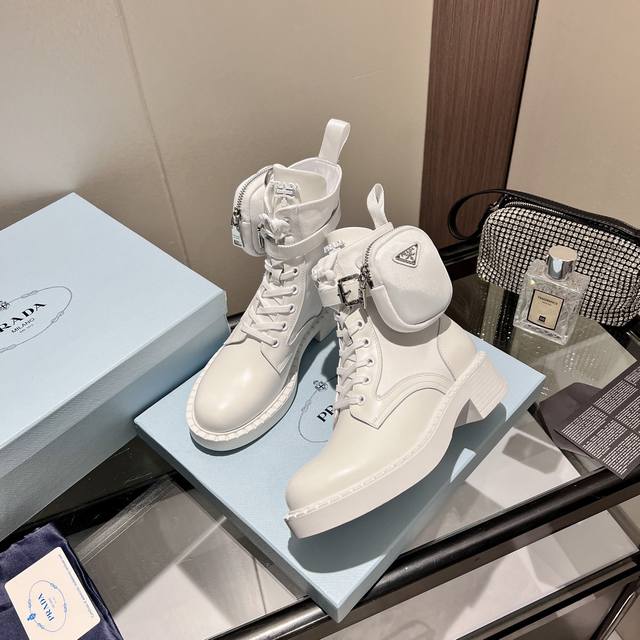Top-tier Sss releases Prada bag and boot ankle boot series. Prada's Spring/Summe