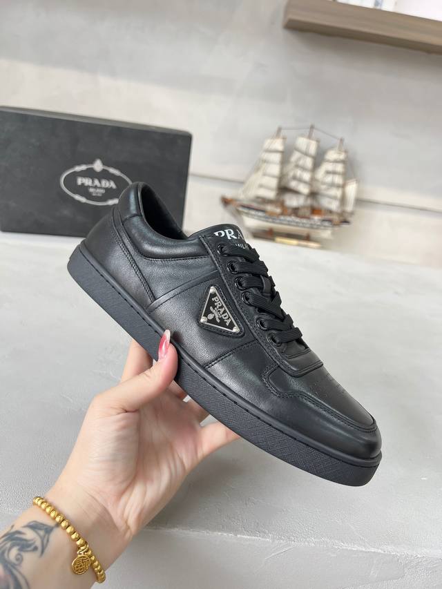 Factory Price: Prada men's shoes, best-selling item in department stores, same a