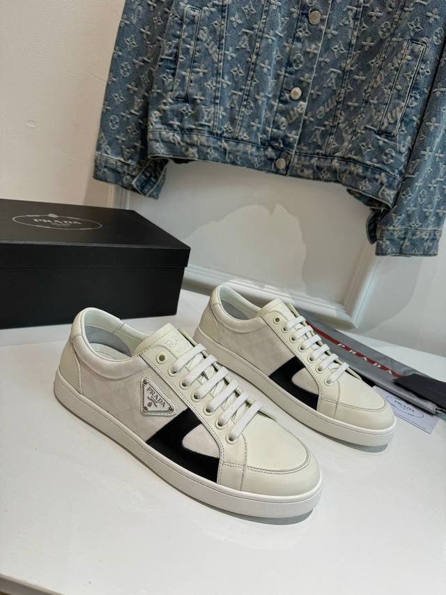 Factory Price: Prada men's shoes, best-selling item in boutiques, same as the of