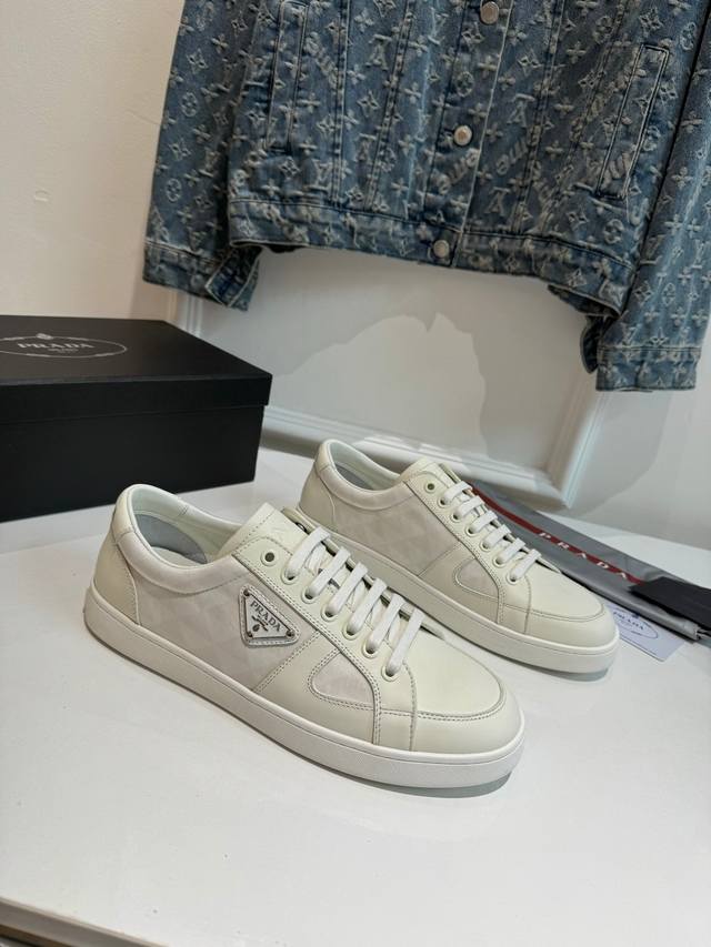 Factory Price: Prada men's shoes, best-selling item in boutiques, same as the of