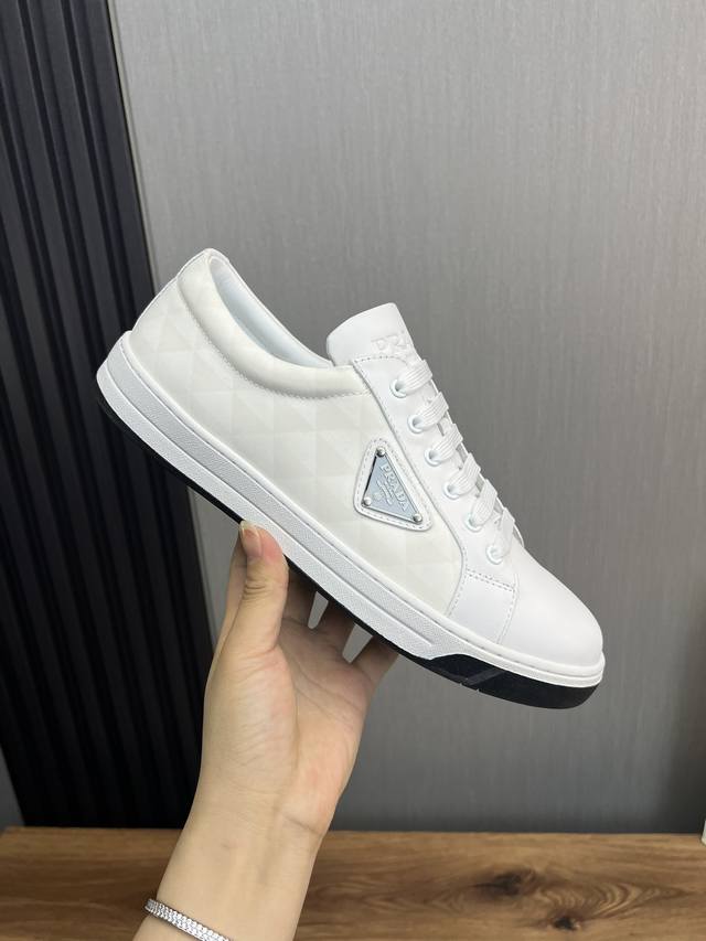 Factory Price: Prada men's shoes, best-selling item in department stores, same a