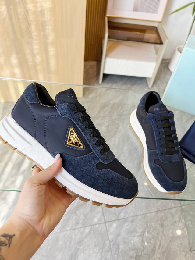 Prada... 2025 couple's style, a hot item, is now available. Developed 1:1 from t