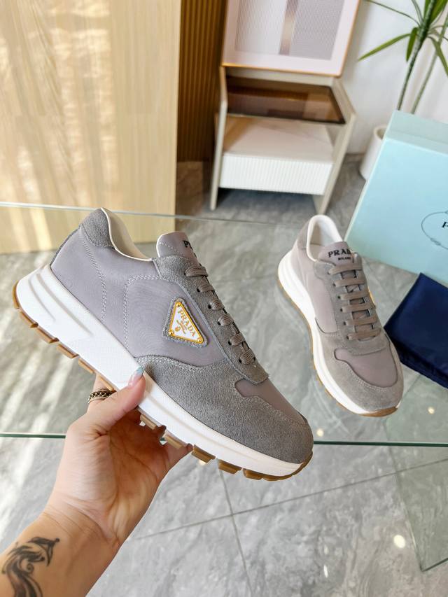 Prada... 2025 hot-selling couple's style is now available. Developed 1:1 from th