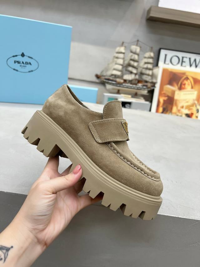 Factory Price: Prada: 2025 Autumn/Winter Collection. Upper: Imported split-edge