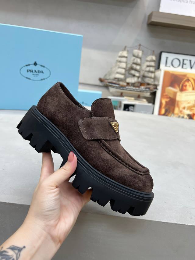 Factory Price: Prada: 2025 Autumn/Winter Collection. Upper: Imported split-edge